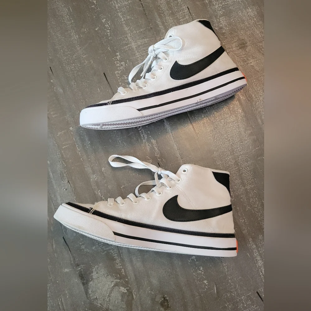 Nike Mens  Court Legacy Canvas Mid white and black sneakers. Size 8